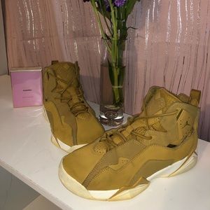 🐻💛Jordan True Flight Golden Harvest (GS) 6y W 7.5💛